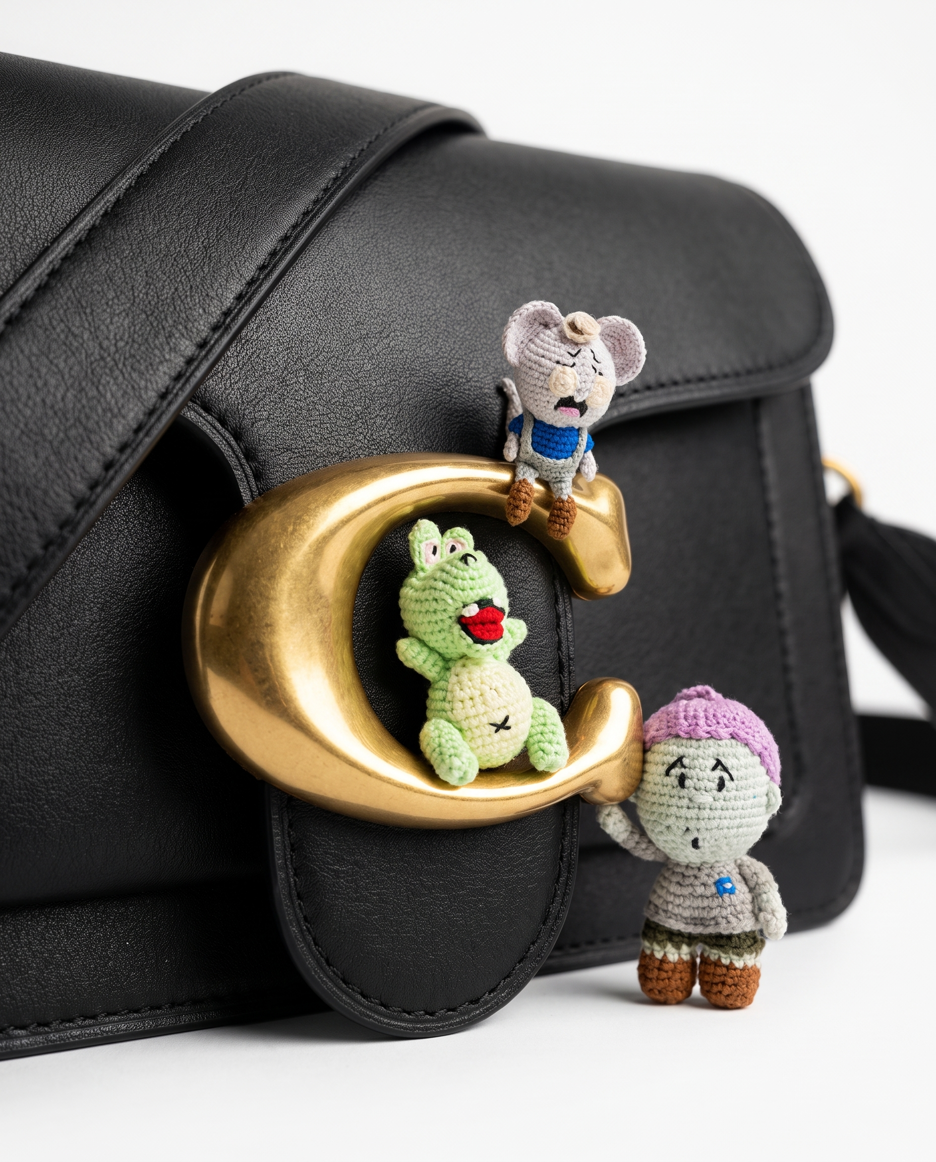 Coach — visuel IA format 4:5, sac de luxe