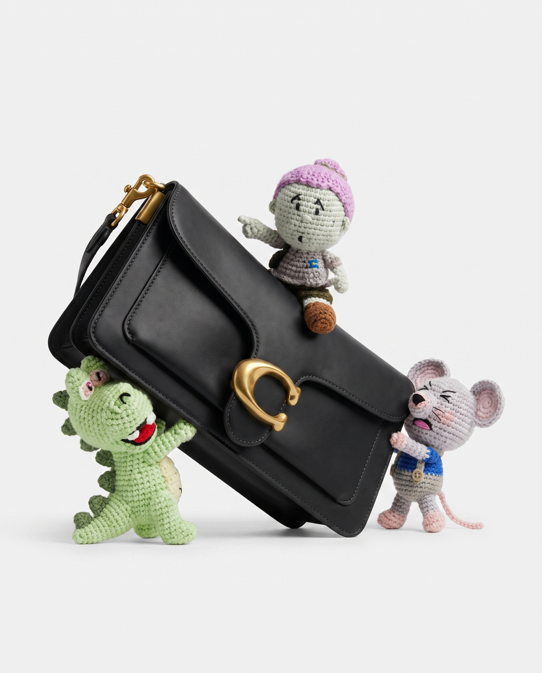 Coach — visuel IA format 4:5, sac de luxe